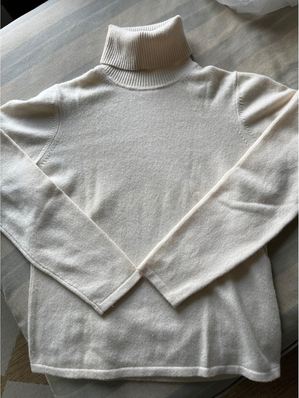 Cream Turtleneck Pullover Sweater Size Small